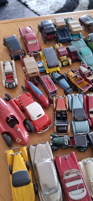 Vendo lote 50 carrinhos antigos ingleses alguns raros
