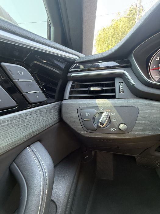 AUDI A4 2020года