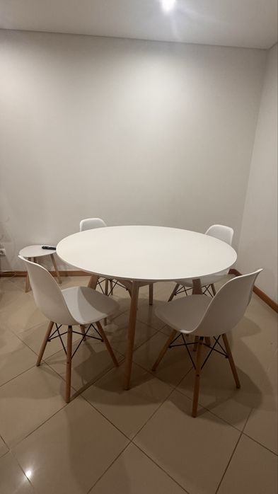 Conjunto mesa & 4 cadeiras