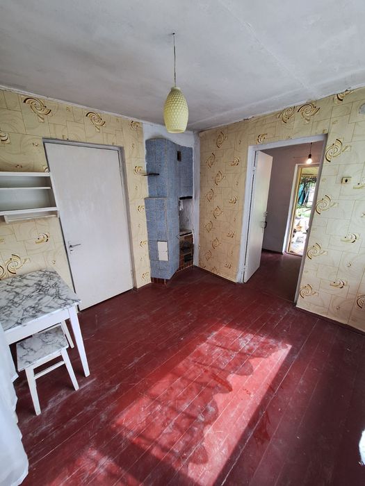 Дача біля озера серед природи