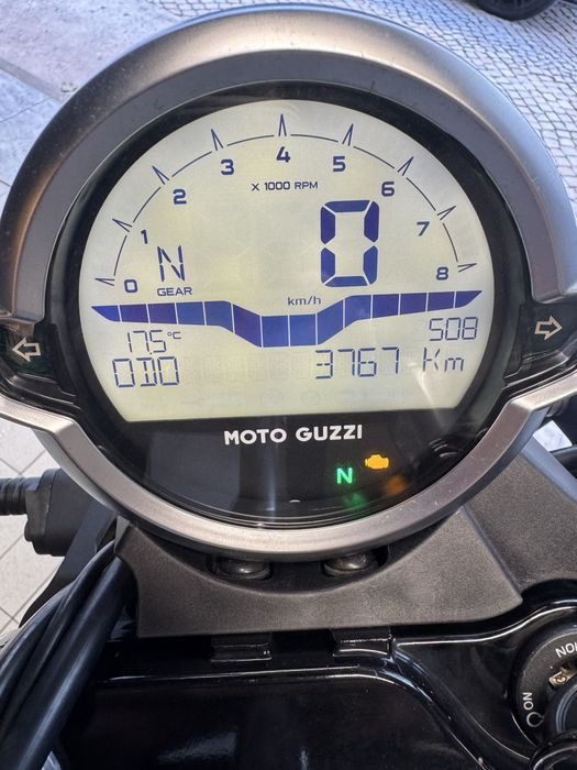 Moto Guzzi V9 bobber