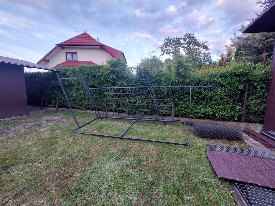 Stalowa konstrukcja pod reklamę