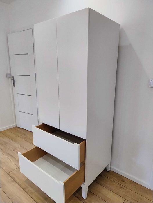 Biała szafa IKEA NORDLI – solidna i funkcjonalna