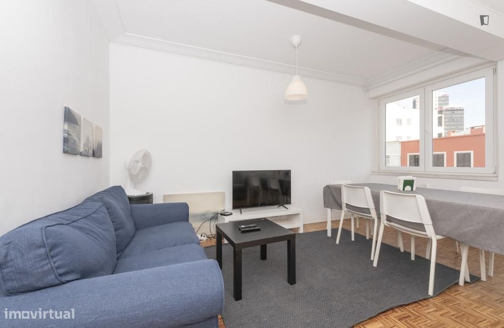 Quarto - localizado em Campolide Lisbon
