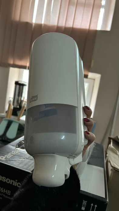 Діспенсер для мила, серветок Tork , автоматична сушарка для рук Trento