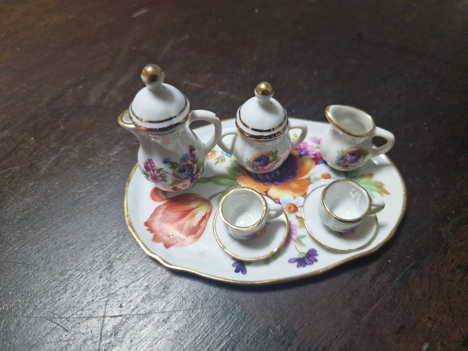 Conjunto de chávena de porcelana ( miniatura)