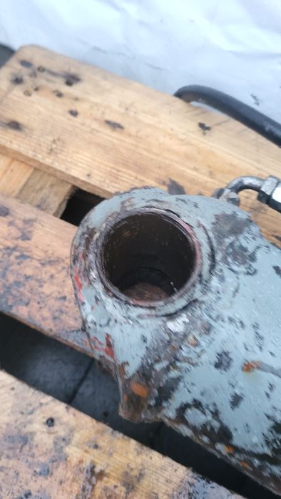 Siłownik  poziomowania łyżki  merlo P34.7