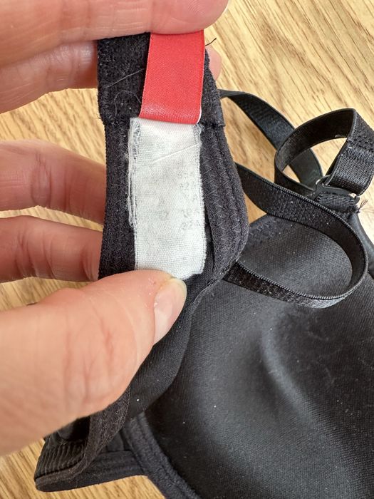 Biustonosz stanik Triumph 70A push up czarny