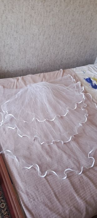 Фата весільна пишна