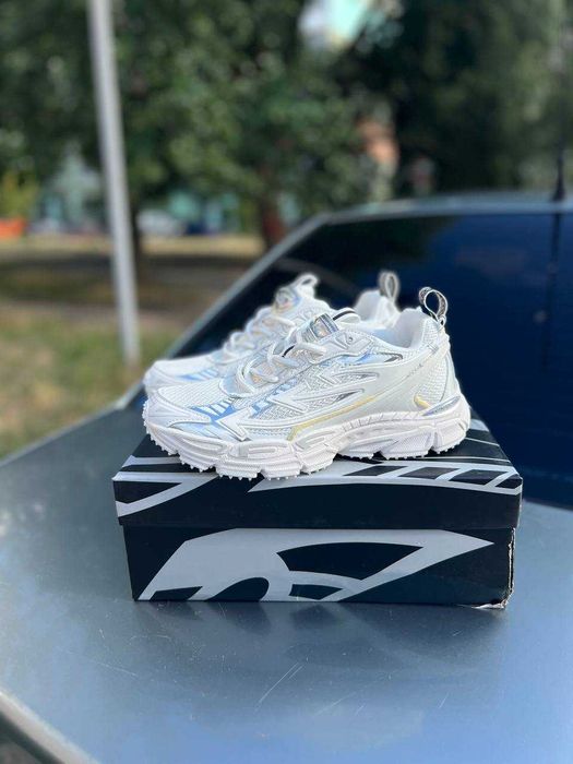 Продам кросівки Off-White "Be Right Back"