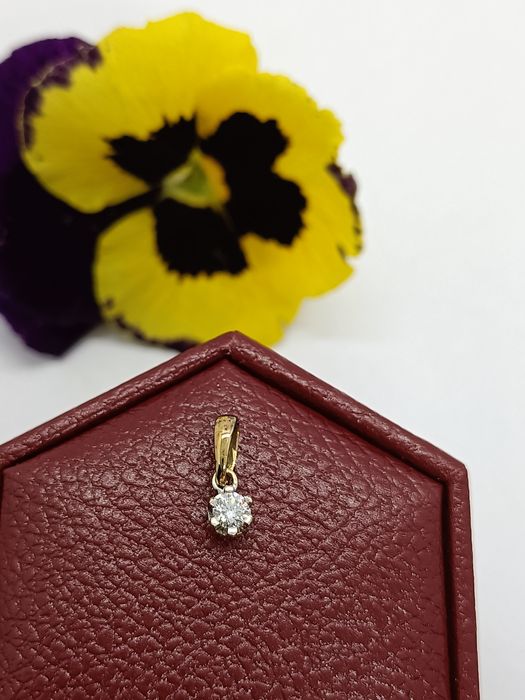 Minimalistyczna zawieszka z brylantem ze złota, złoto pr 585, certyfikat