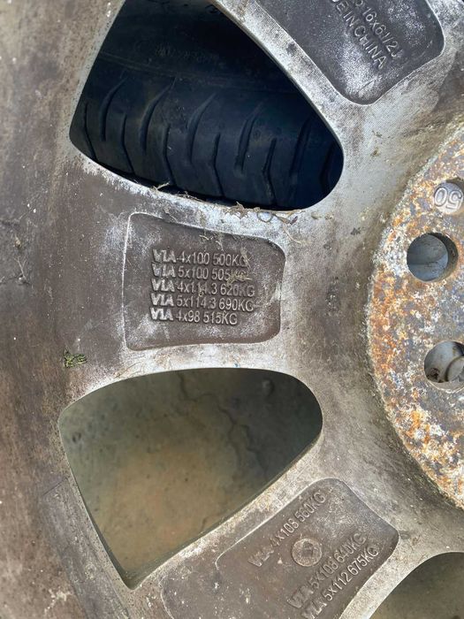 Диски с резиной на 16 

Резина 215/65/16