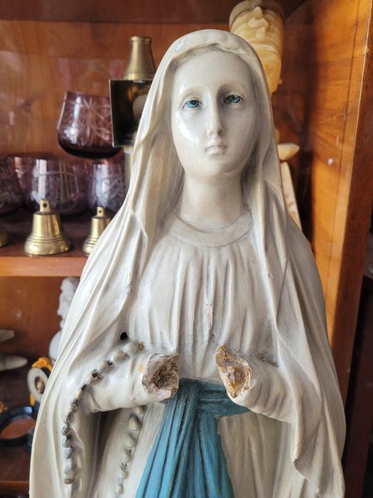 Stara rzeźba Maryja