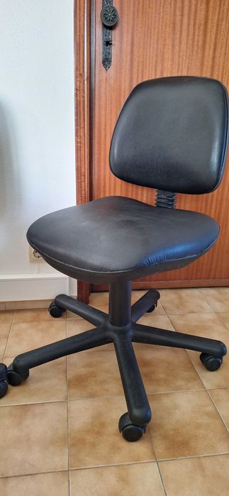 Secretarias e cadeiras escritório