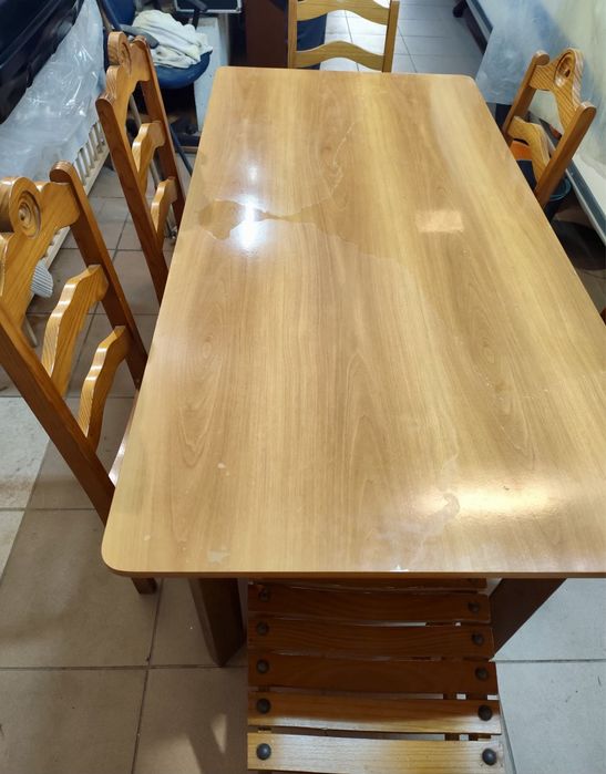 Conjunto mesa em Pinho com seis cadeiras