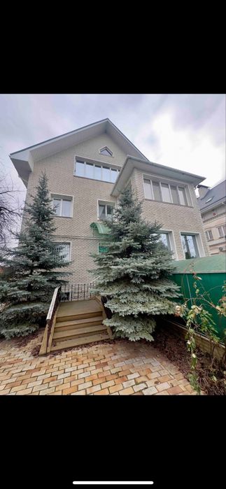 Центр Продаж 3-х поверхового будинку для родини в Кременчуці в Царському се
