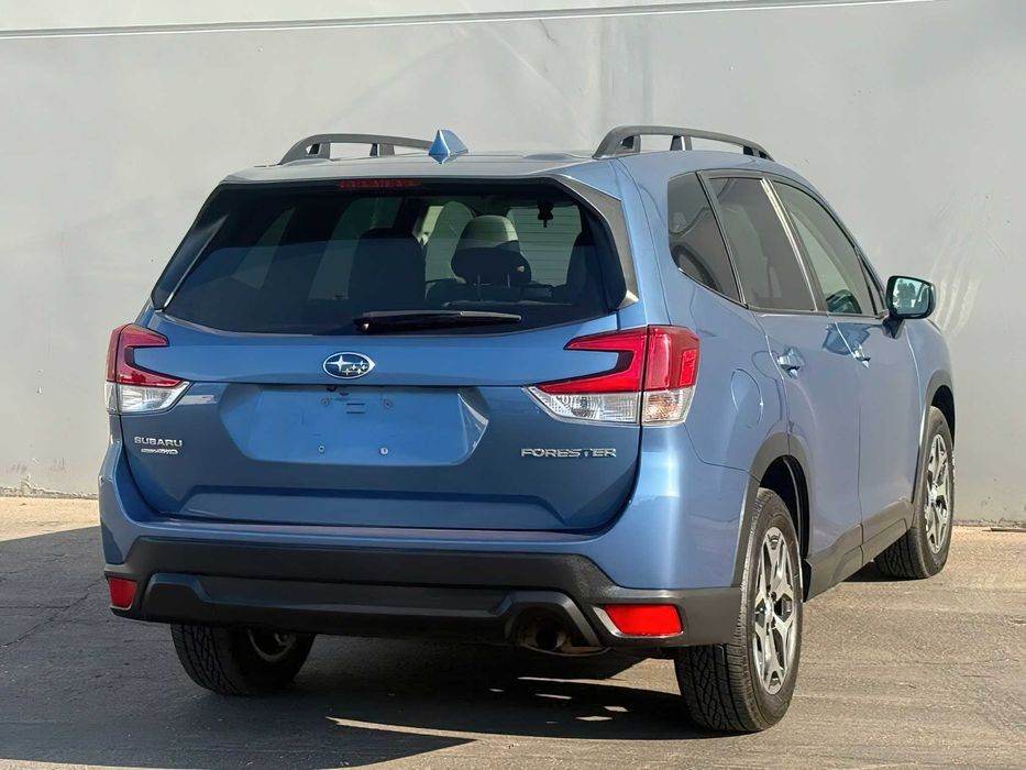 Subaru Forester      2022