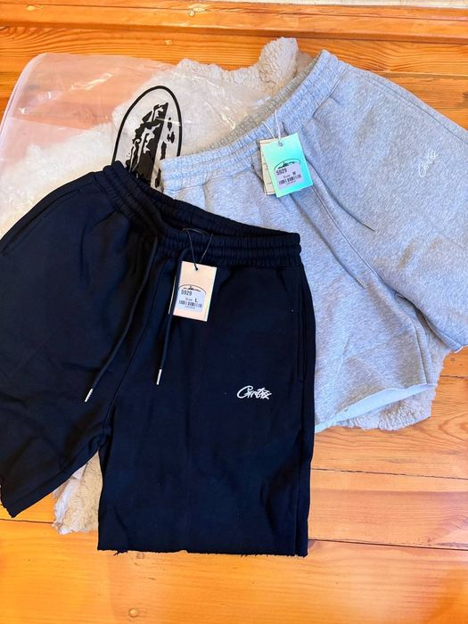 Шорти Corteiz в кольорах чорний та сірий