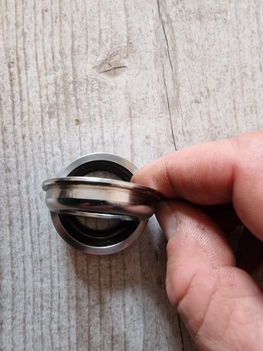 Miseczki rury sterowej komplet 30 mm.