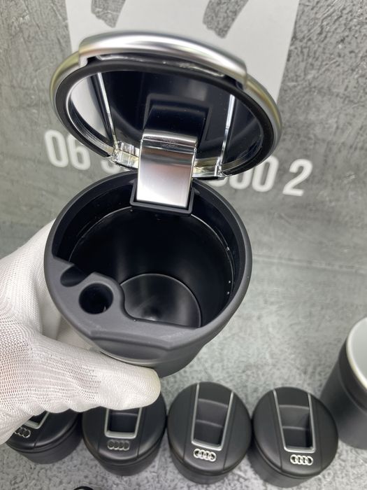 Попільничка Audi Q7 Q8 / 8X0 864 575A Germany