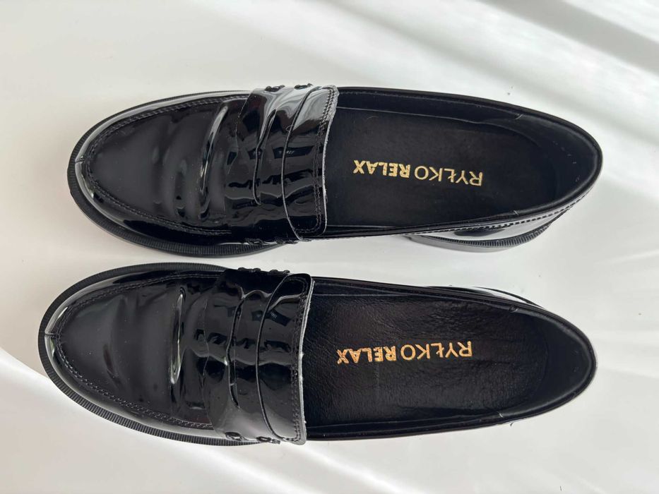 czarne mokasyny relax