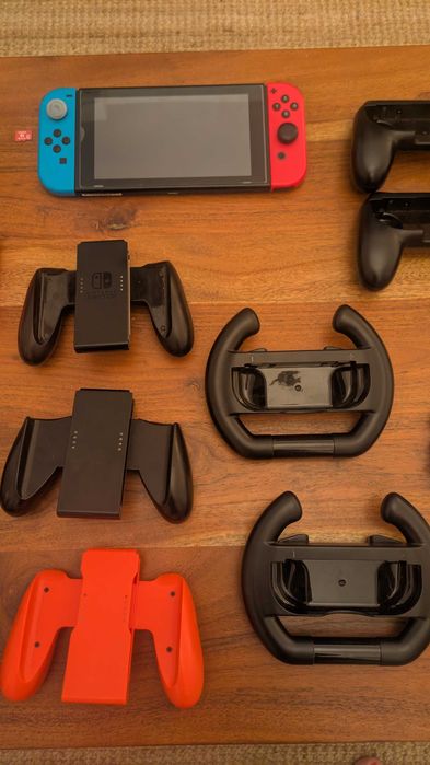 Nintendo Switch + Acessórios + cartão microSD 128 GB