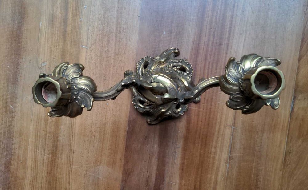 Extraordinário Castiçal / Candelabro de 2 braços em Bronze Trabalhado