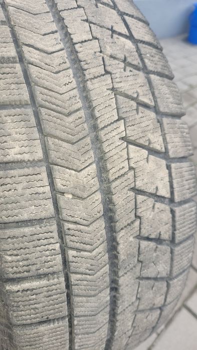 Продам зимнию резину Bridgestone Blizzak VRX 195/50R15 на дисках