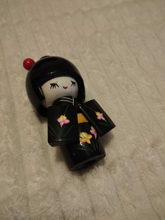 Boneca Madeira Japonesa
