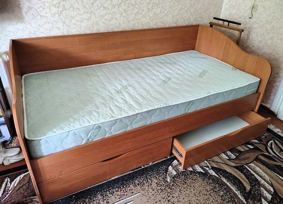 Кровать односпальна продати
