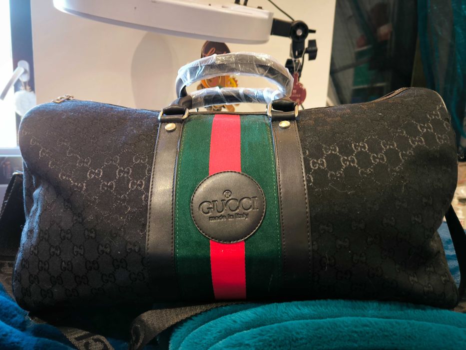 Torba podróżna torebka podręczna różne firmy i modele.