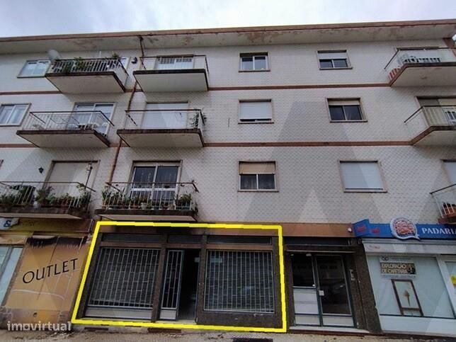 Loja para converter em habitação – Oportunidade única em S. João da