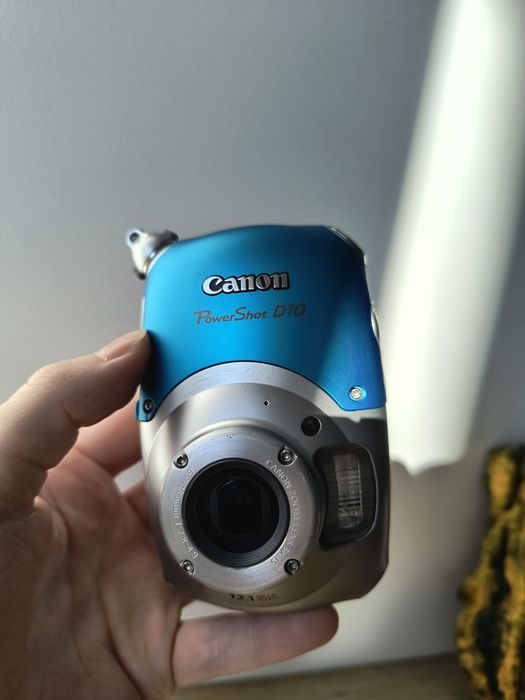 Aparat kompaktowy wodoodporny Canon PowerShot d10 uszkodzony