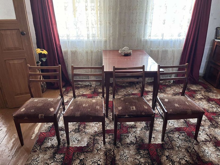 Меблі Стільці ,Стіл ,Шафа,Сервант,Ліжко Холодильник Швейна машина