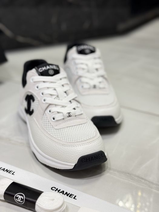 Sneakersy Chanel White