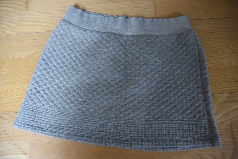 Szara spódnica szkolna galowa Benetton