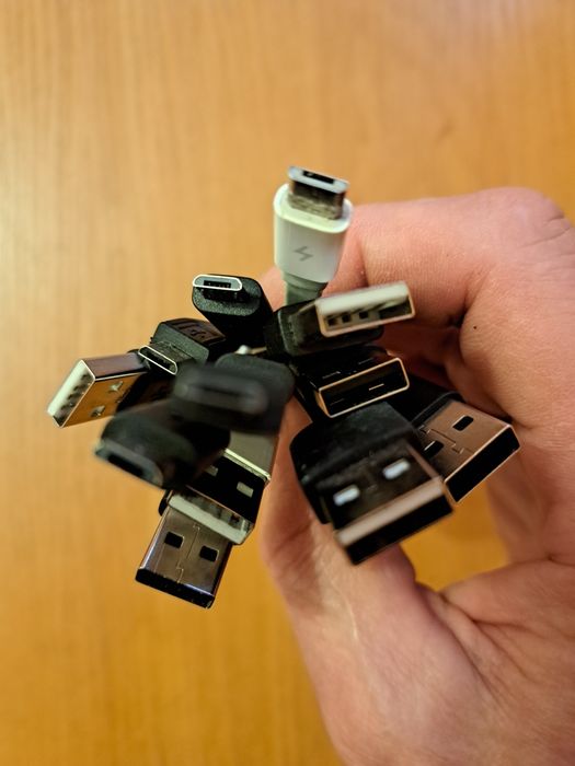 Кабель USB Tape-C                                    Длинна 1.5 метра.