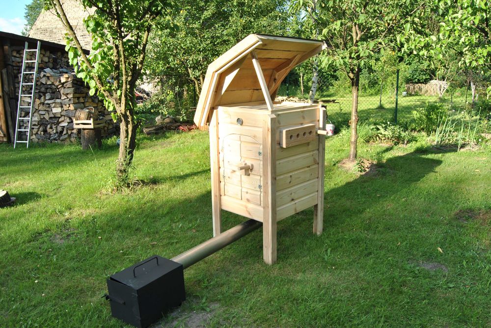 Wędzarnia ogrodowa drewniana