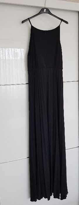 Nowa czarna sukienka wieczorowa maxi w rozmiarze S.