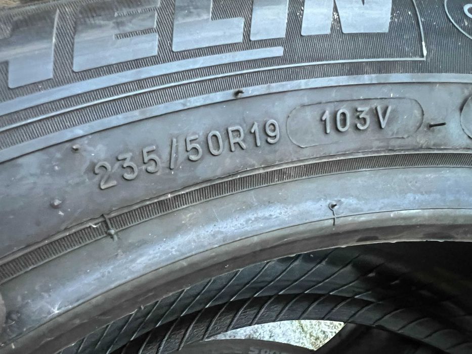 Komp. Opon Michelin 235/50R19 Demo