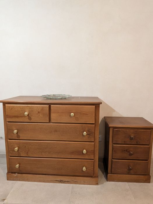 Cómoda + 1  mesa de cabeceira
