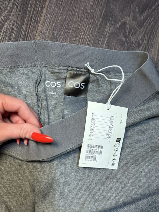 Трикотажні штани бренду COS