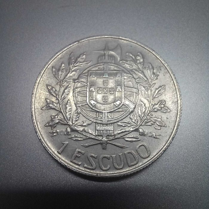 [ESTADO SOBERBA] 1 Escudo 1910 - República Portuguesa - Prata (Rara neste estado)