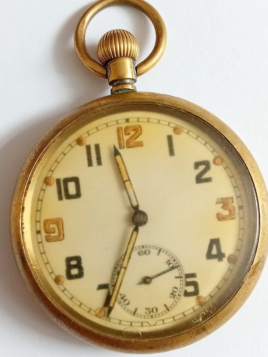 Wojskowy zegarek kieszomowy z okresu drugiej wojny światowej