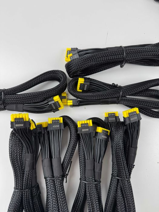 Kabel do zasilacza 12-pin → 12-pin PCIe / PSU – biały / czarny