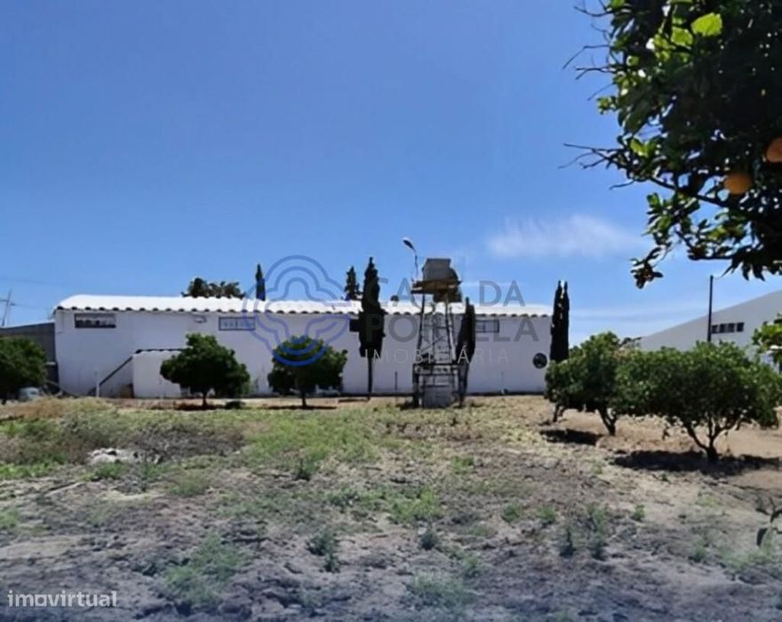 Terreno com armazém