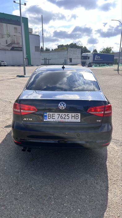Продам Volkswagen Jetta 2015 года, 1.8 бензин