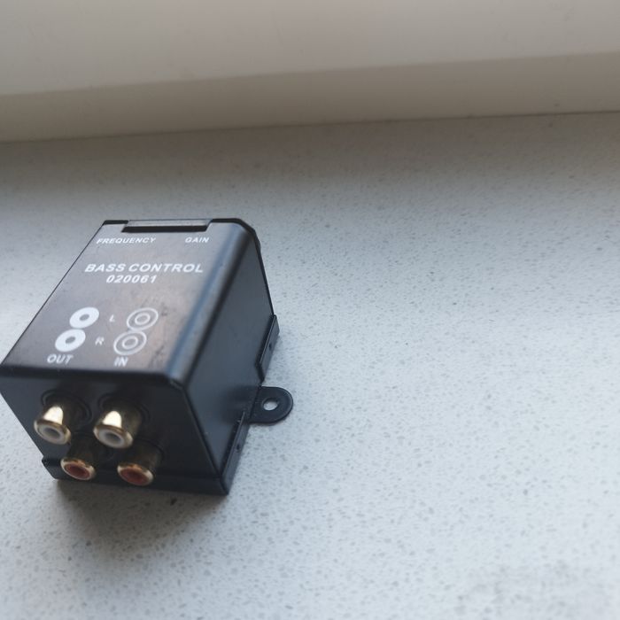 Regulator niskich tonów do WZMACNIACZA  RCA KOREKTOR