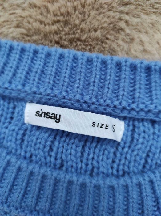 Niebieski sweter wzorzysty Sinsay