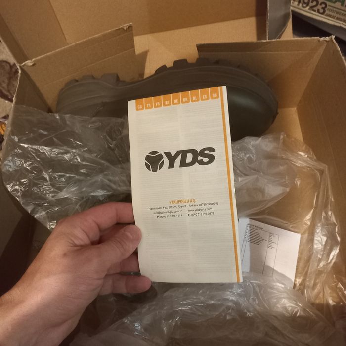 Продам берци YDS 42 розмір, нові